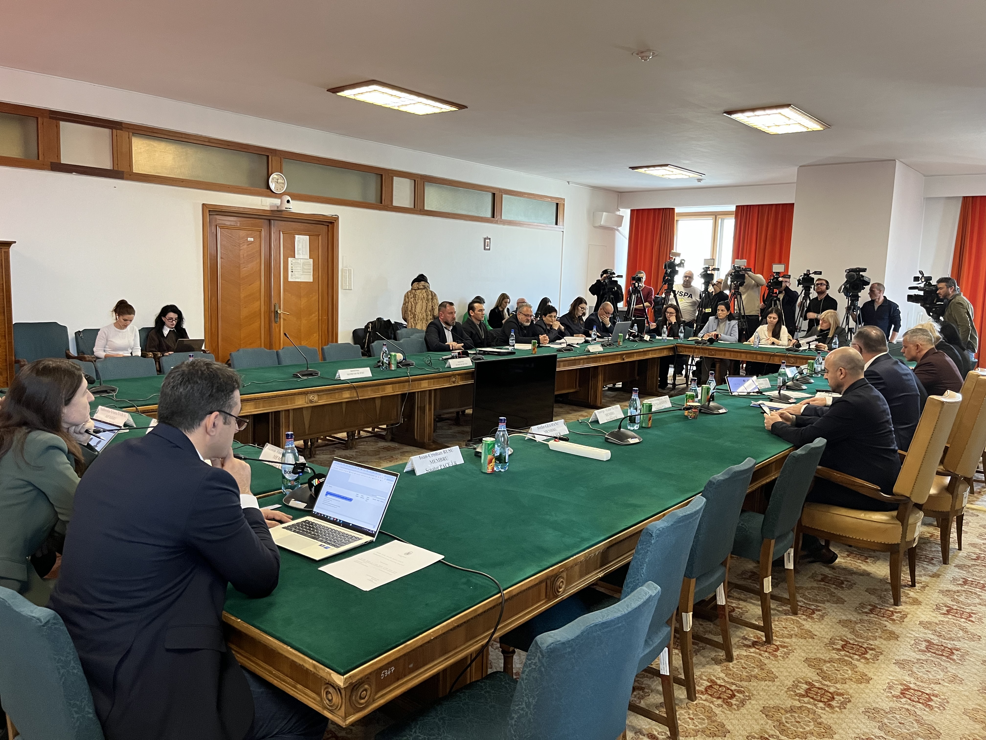 Scandal în Parlament pe tema crizei apei! Ministrul Mediului, făcut "habarnist"