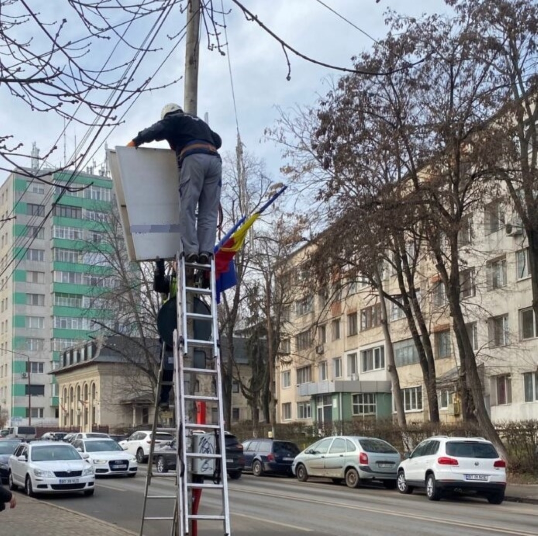 Mai mulți agenți economici din Botoșani amendați pentru panouri publicitare ilegale