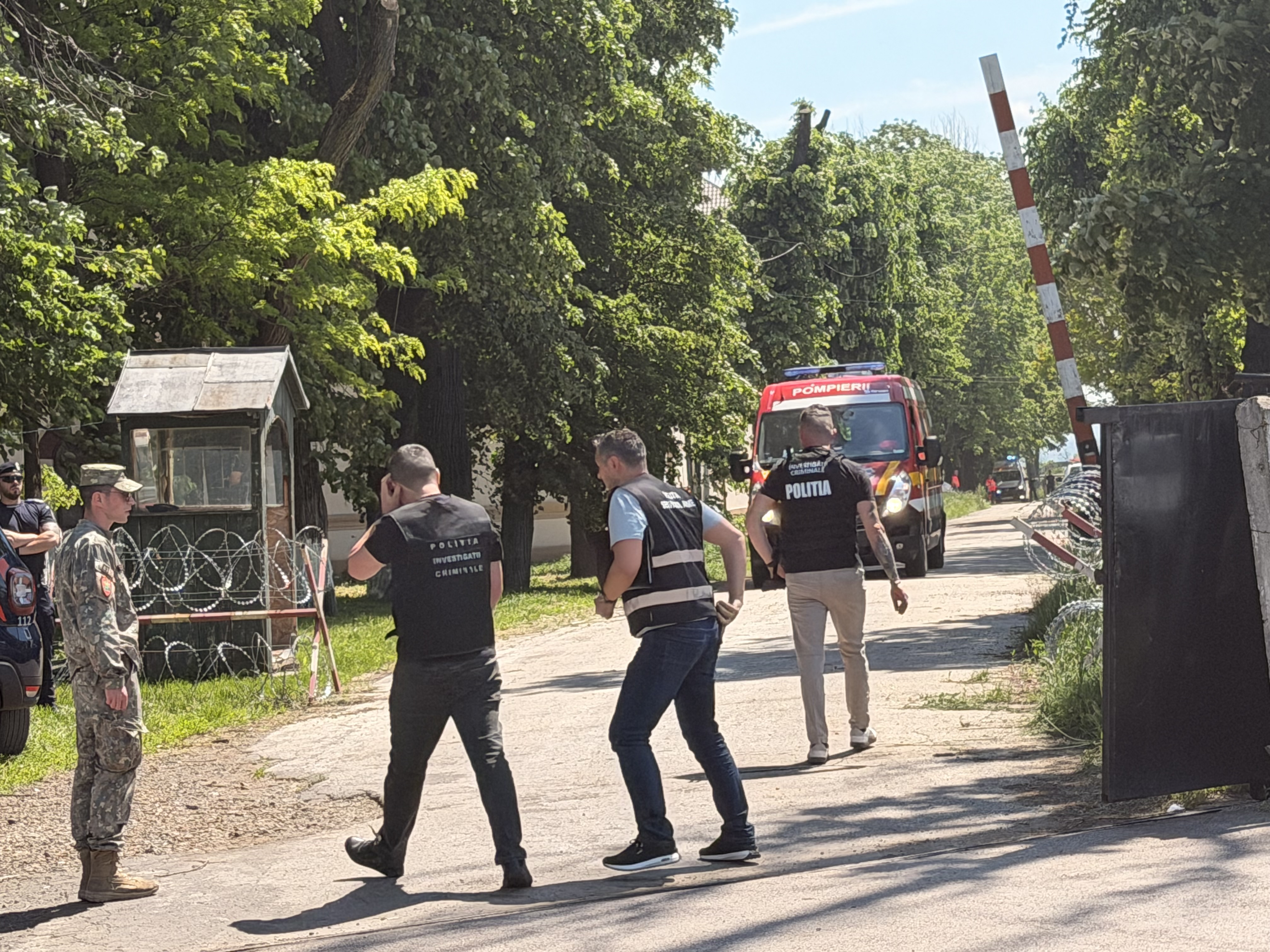 Desfășurare incredibilă de forțe la Unitatea Militară de pe Petru Rareș unde a fost o explozie 