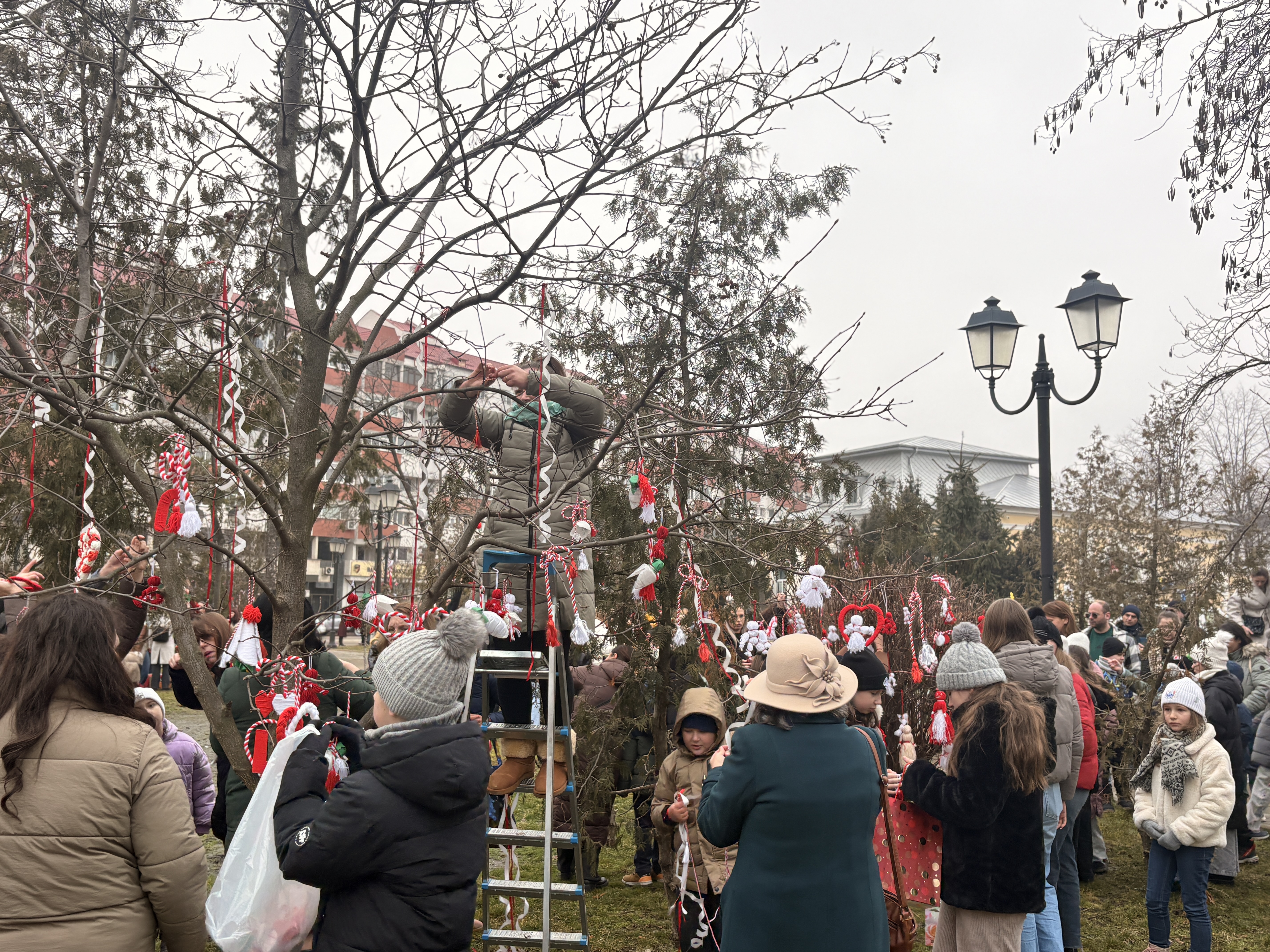 Elevii botoșăneni au transformat Parcul Primăriei într-un festival al primăverii