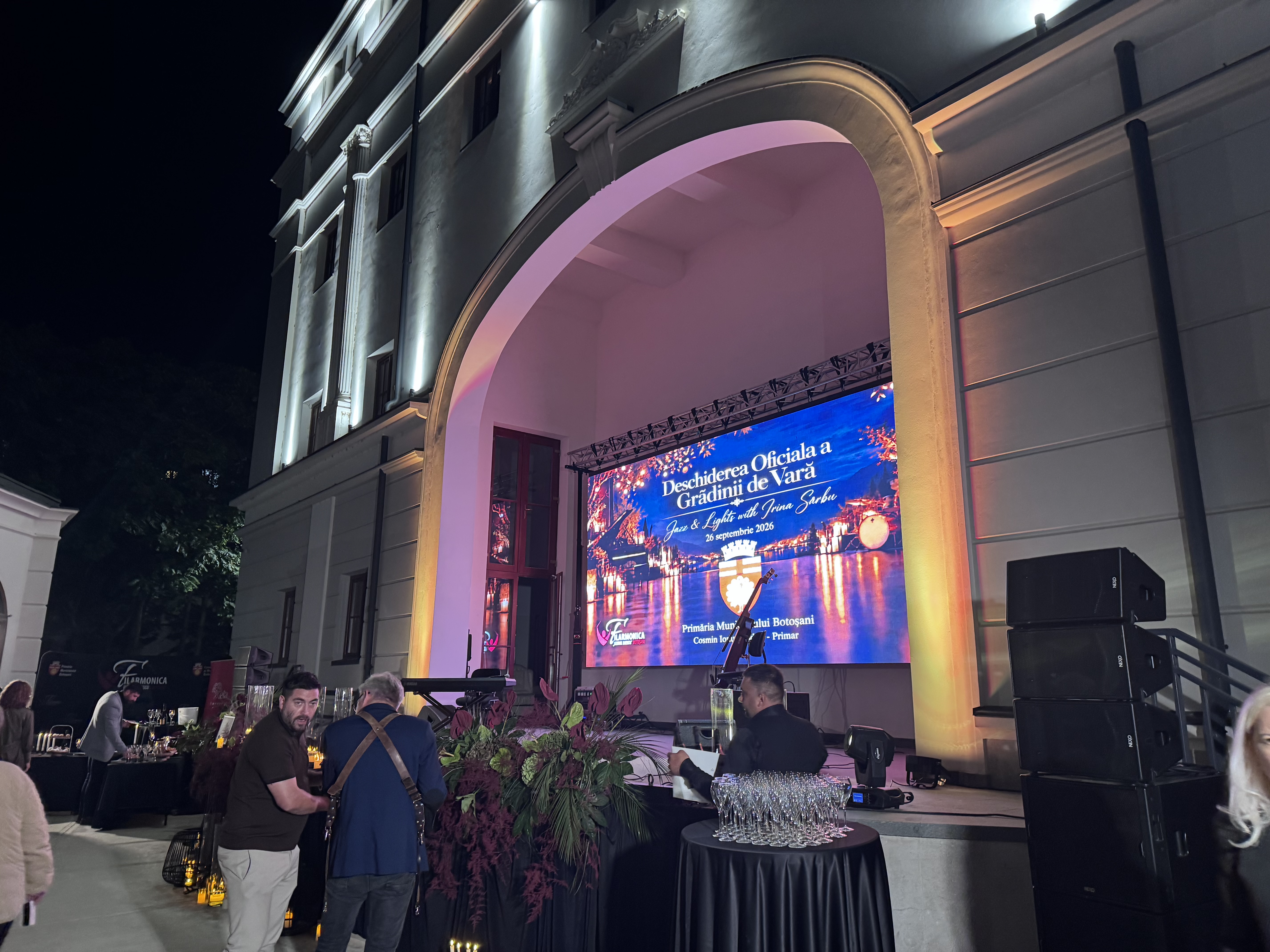 ACUM: Grădina de vară se redeschide cu „Jazz and Lights”: Sute de candele și... Prosecco – VIDEO 