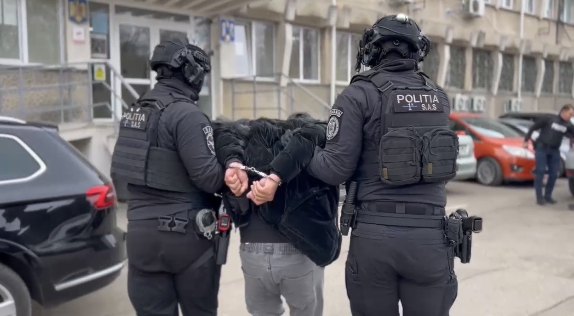 ȘASE persoane reținute după perchezițiile de la Ștefănești - VIDEO