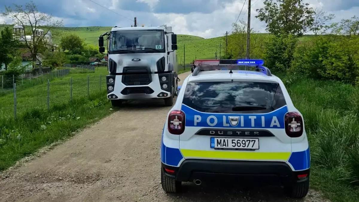 Uniți (și) în moarte: Mamă și fiu de trei ani morți după ce au căzut dintr-o căruță și apoi au fost loviți de un camion