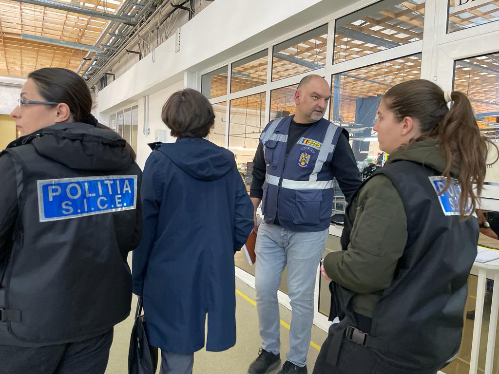 Sute de străini s-au angajat la Botoșani, nereguli descoperite de polițiștii de la Imigrări 