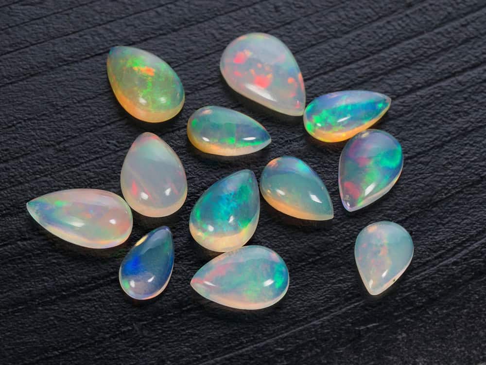 În câte nuanțe poate fi găsită piatra semiprețioasă de opal? TOP ȘASE nuanțe și caracteristicile lor
