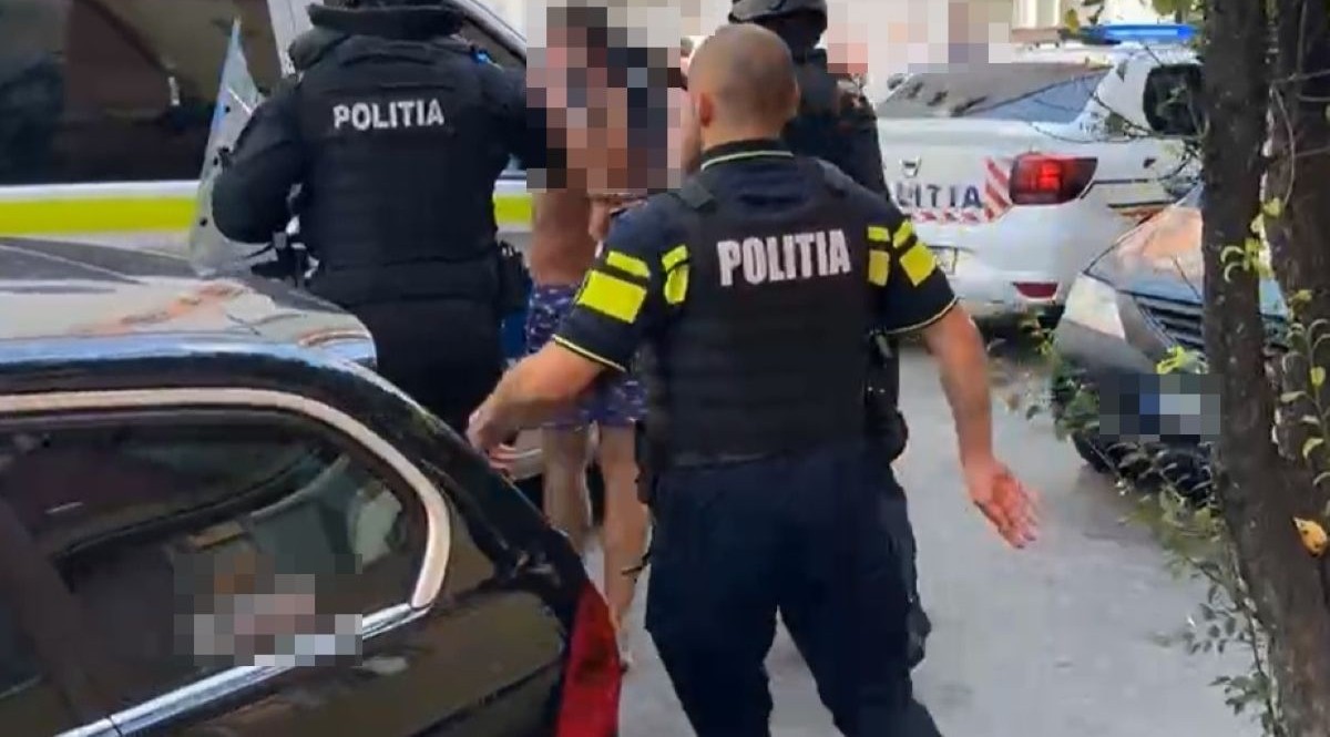 incatusat de poltisti.