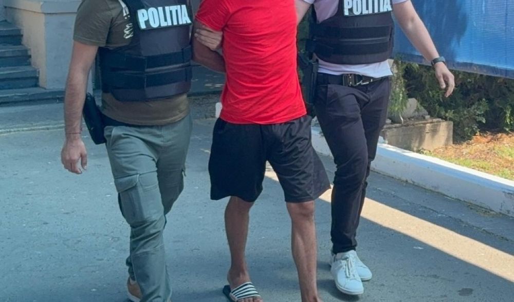 Hoț de… flori încătușat la Botoșani: A furat trandafiri de pe spațiul public 