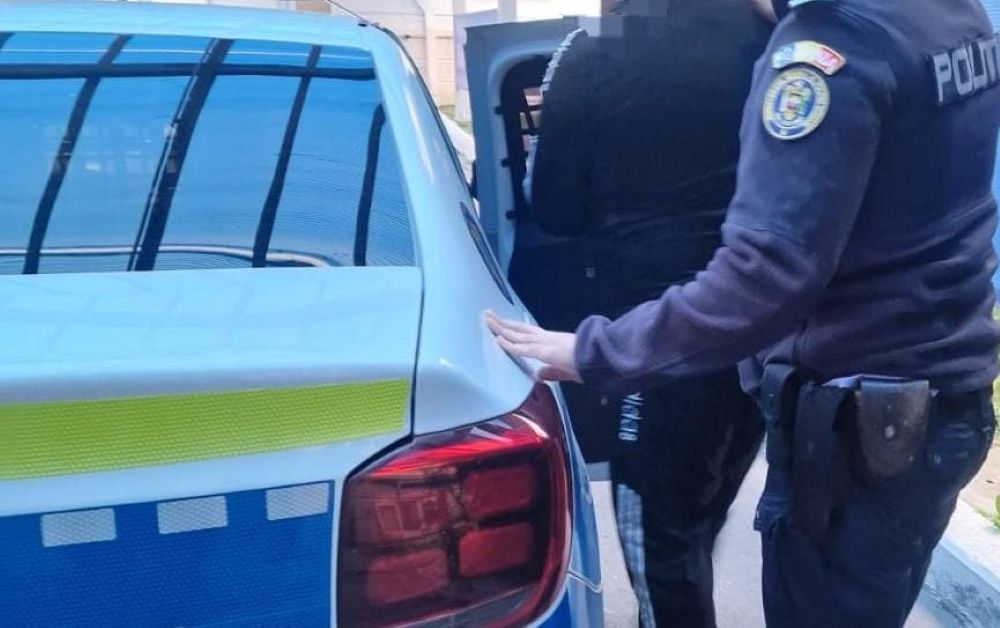 Un botoșănean beat mangă  a fost încătușat în trafic 