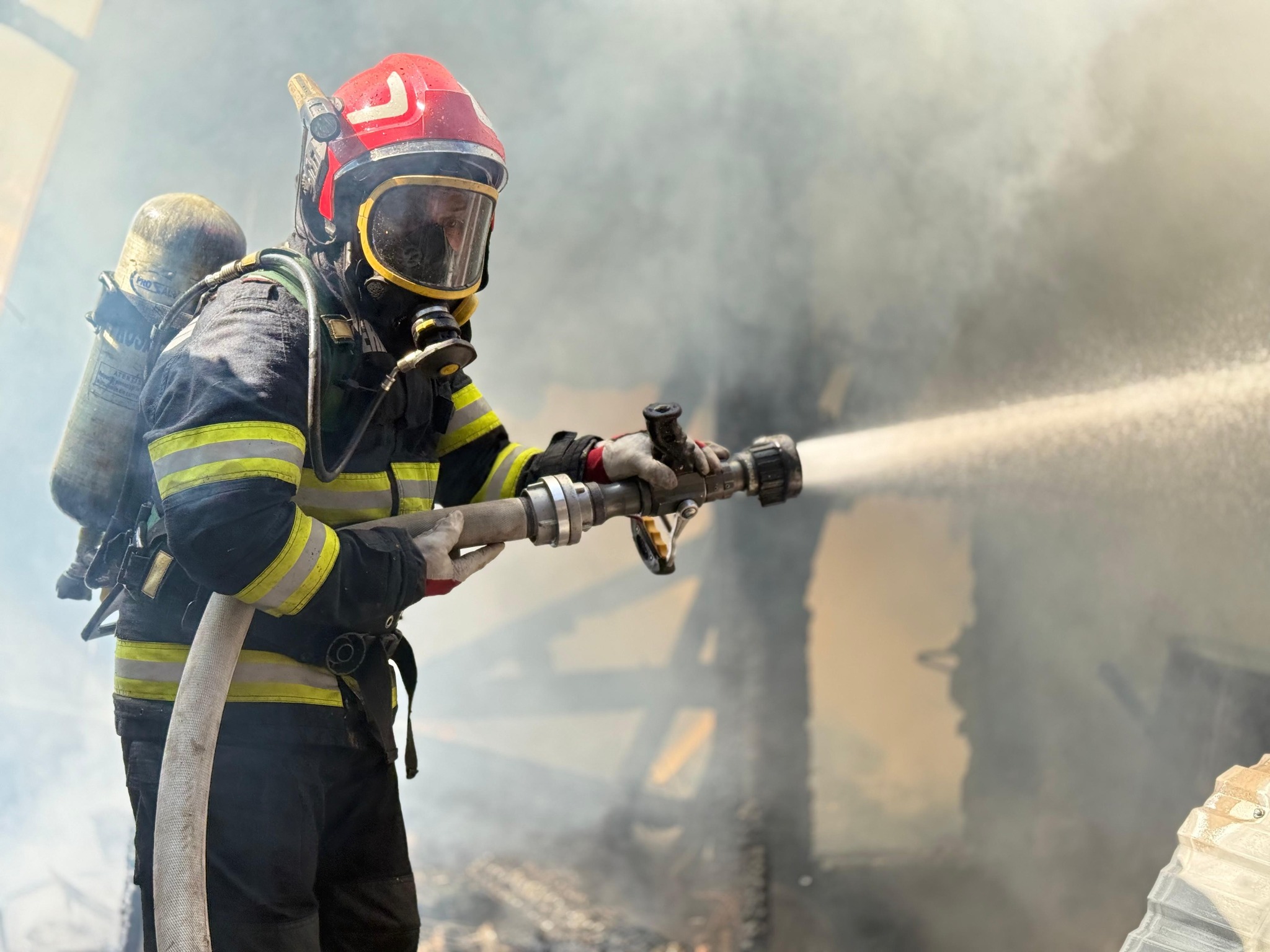 Zeci de incendii la Botoșani, semnal de alarmă transmis de pompieri – VIDEO 