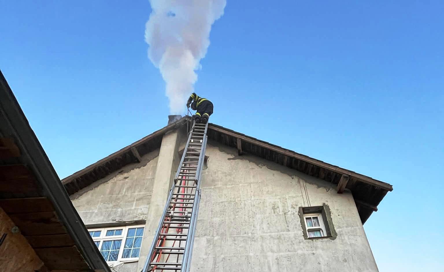 Pericol în zorii zilei la o casă din Săveni