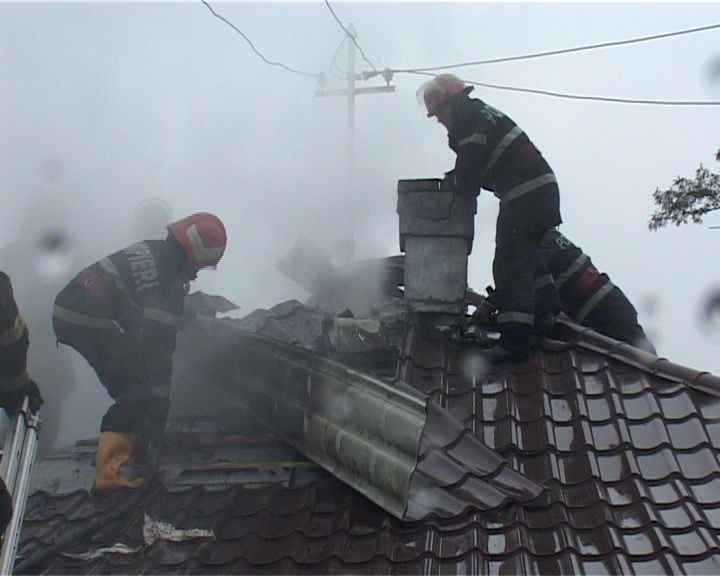 Soba și coșul de fum se verifică înainte de primul frig: pașii care reduc riscul de incendiu în casă