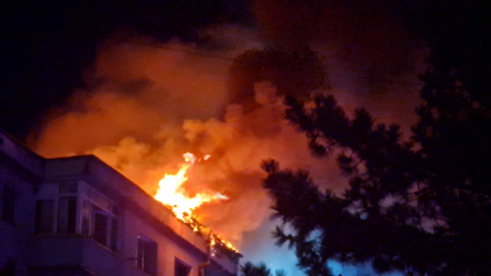 incendiu la un bloc