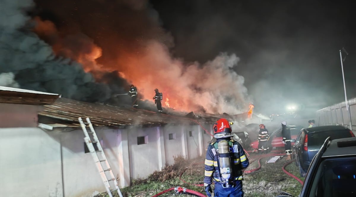 Pagube de 2 milioane de euro! A fost arestat tânărul care a provocat incendiul uriaș unde au intervenit și pompierii din Botoșani 