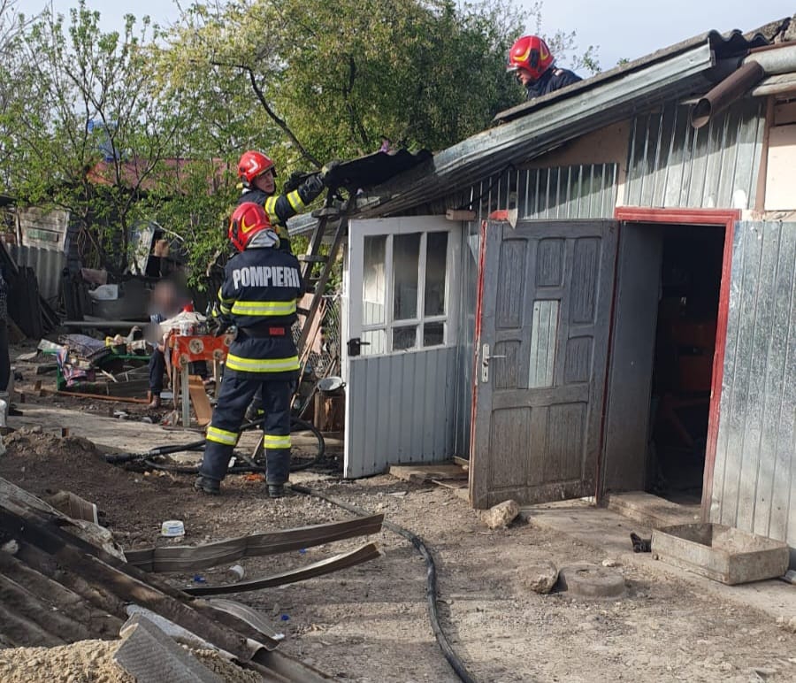 Incendiu izbucnit într-o localitate din Botoșani: Pompierii chemați urgent