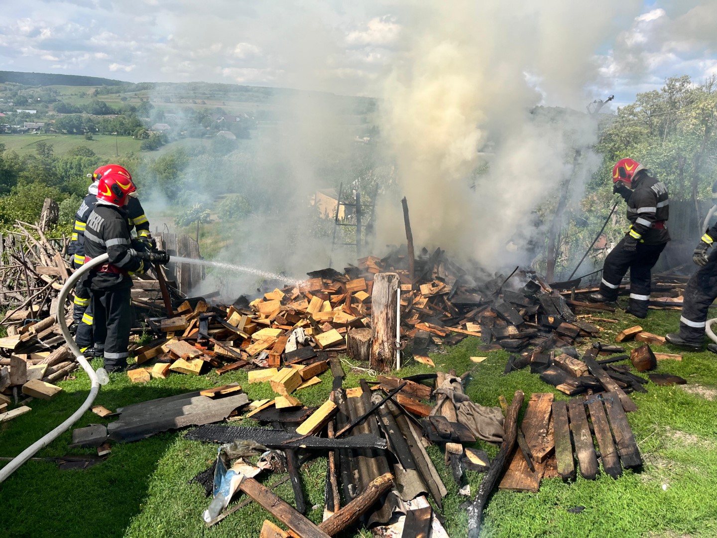 Incendiu într-o gospodărie din Botoșani: Pompierii au intervenit de urgență