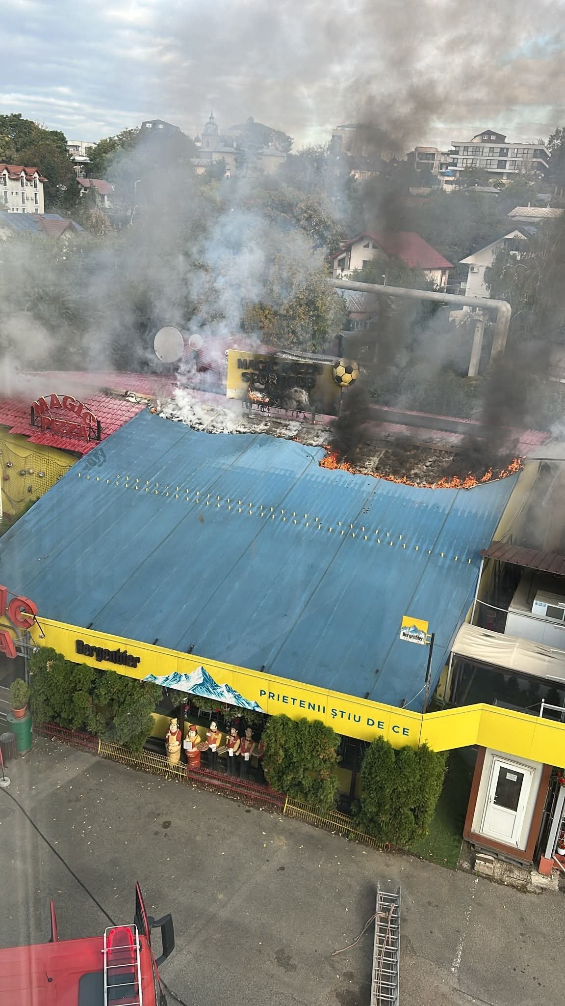 PANICĂ printre studenți botoșăneni, incendiu în campusul Tudor Vladimirescu din Iași