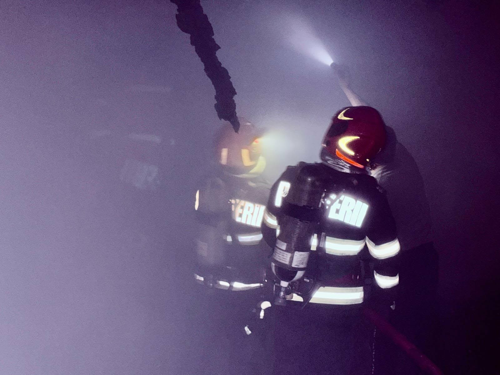 incendiu noapte atrecuta.