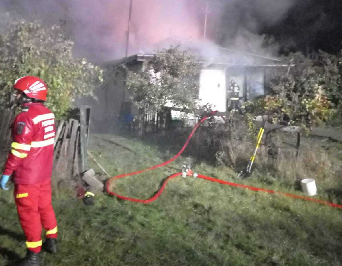 SEARA ACEASTA: Bărbat mort în propria casă, a fost găsit pe hol – VIDEO