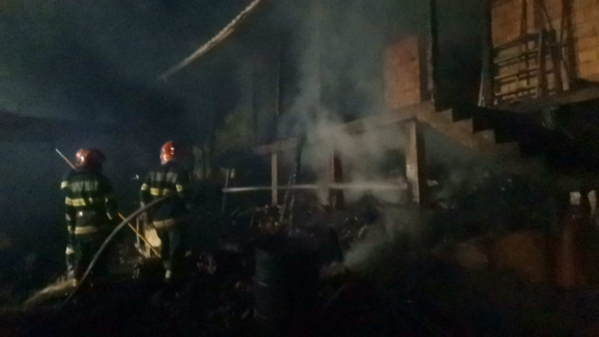 incendiu stins dupa sase ore