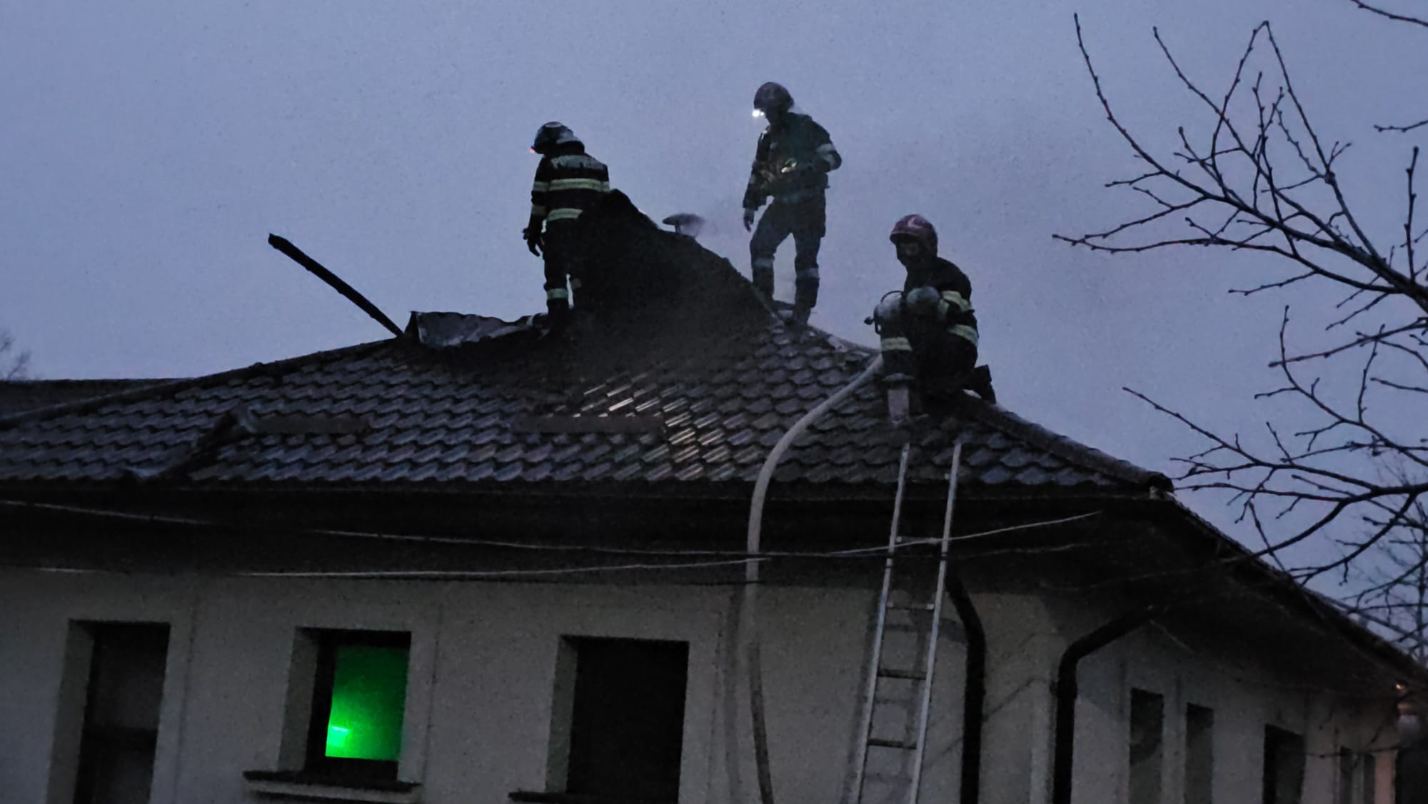 Elevii din Cristești stau acasă două zile după incendiul de la școală  