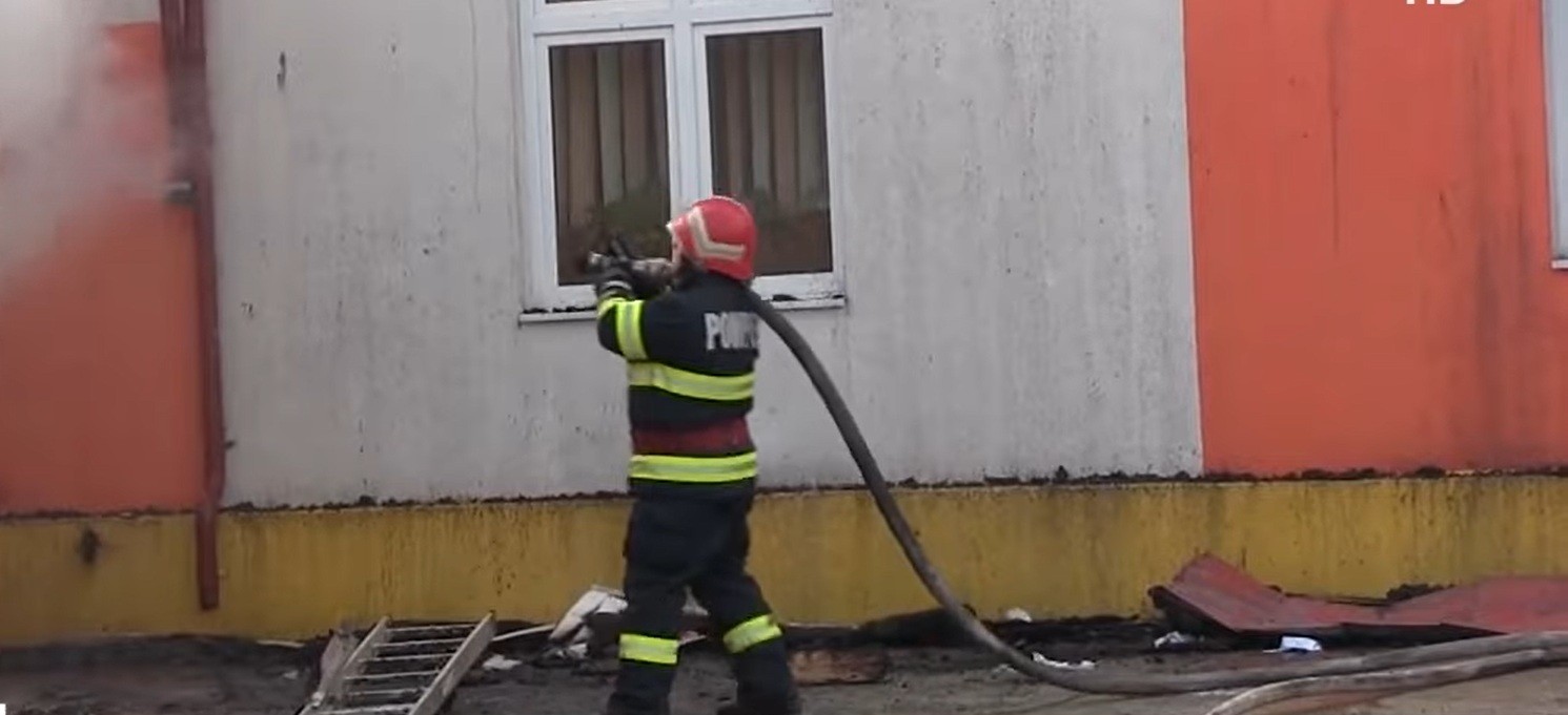 Panică la o grădiniță din Botoșani: Zeci de copii evacuați în urma unui incendiu