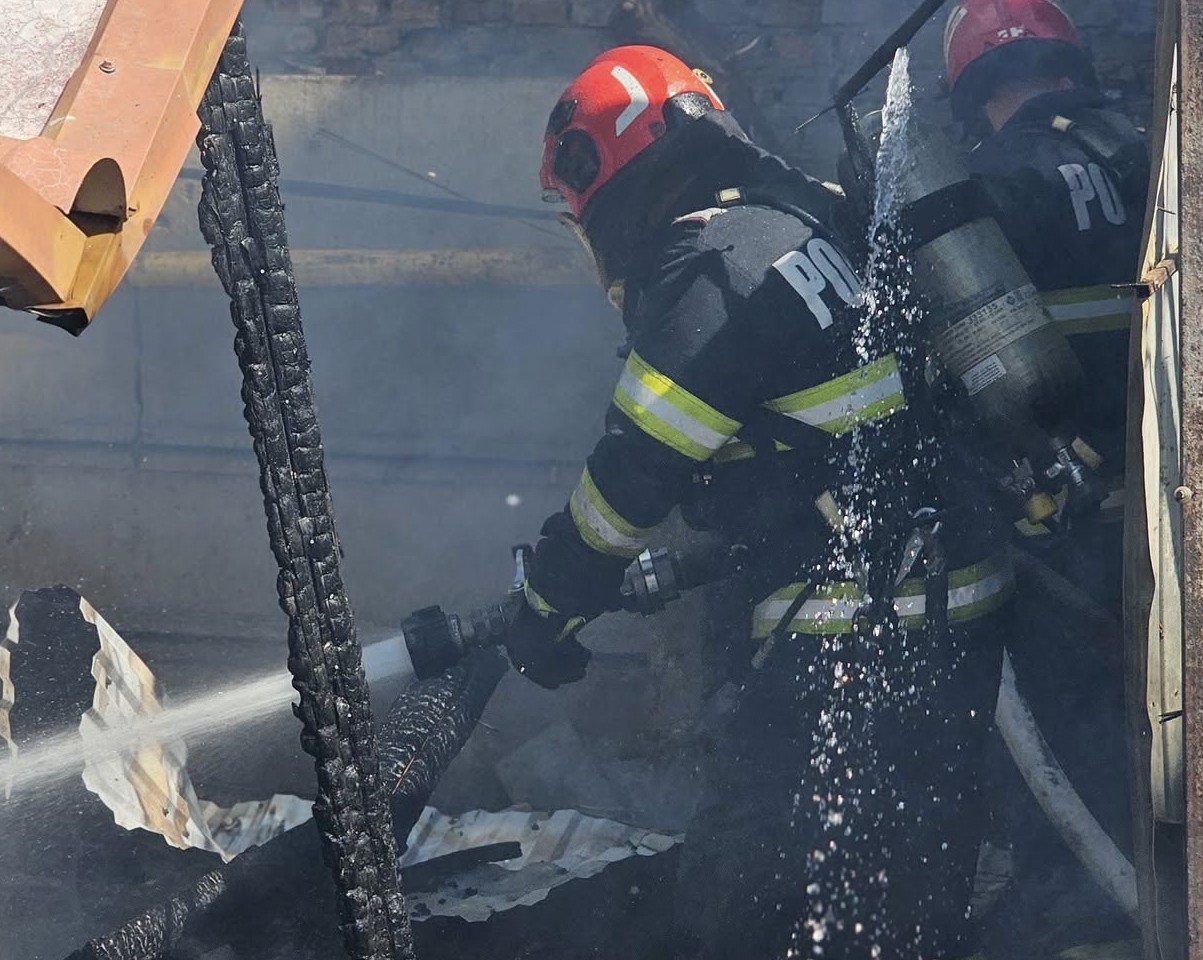 Bucătărie în flăcări, o botoșăneancă a făcut atac de panică 