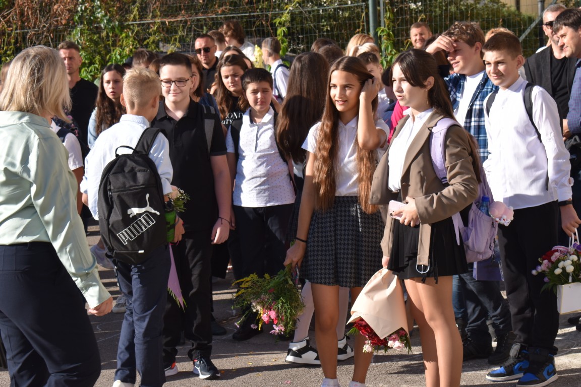 Marile licee ale orașului boicotează începutul de an școlar, festivitățile ANULATE, au loc doar în câteva locuri – LISTA 