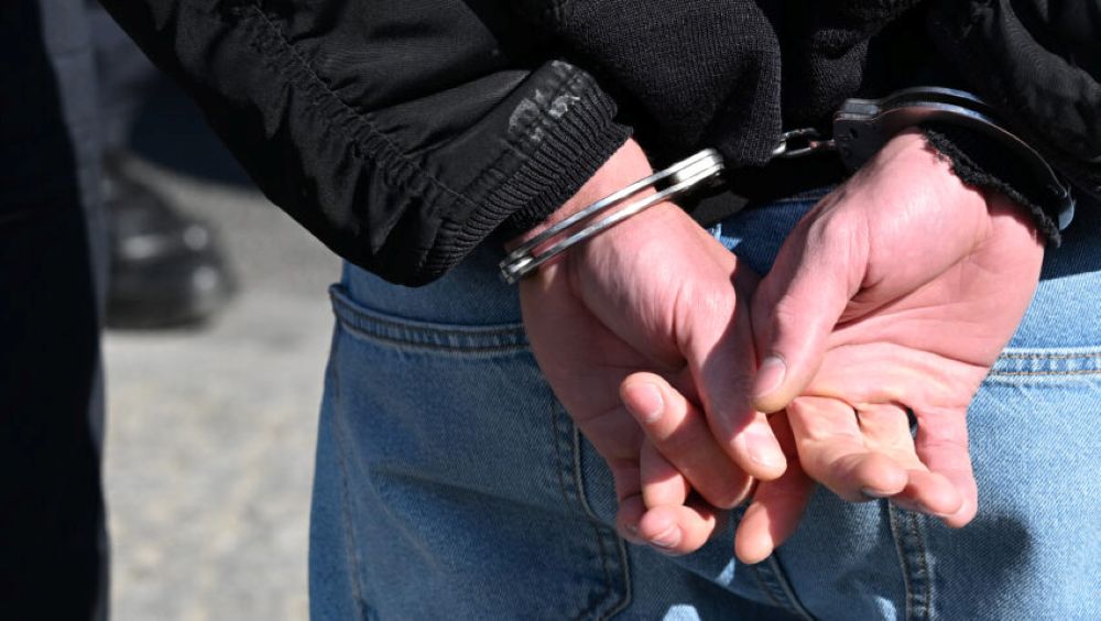 Bărbat condamnat la închisoare ridicat de la un prieten căruia îi renova casa