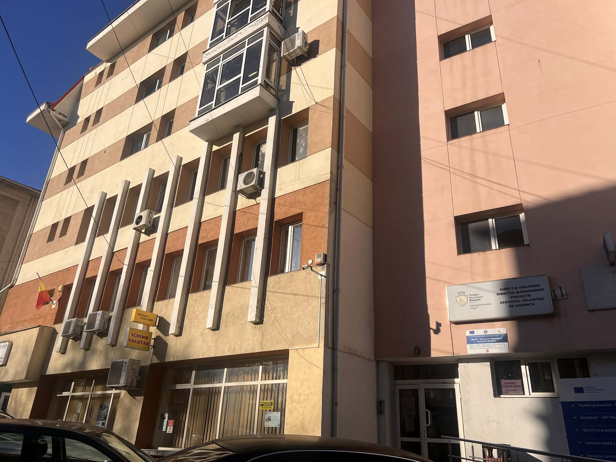 Zeci de afaceriști din Botoșani, prinși între două contracte: Primăria preia sedii și birouri de firme 