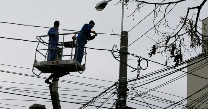 Mai multe străzi din municipiu și două localități vor rămâne fără curent
