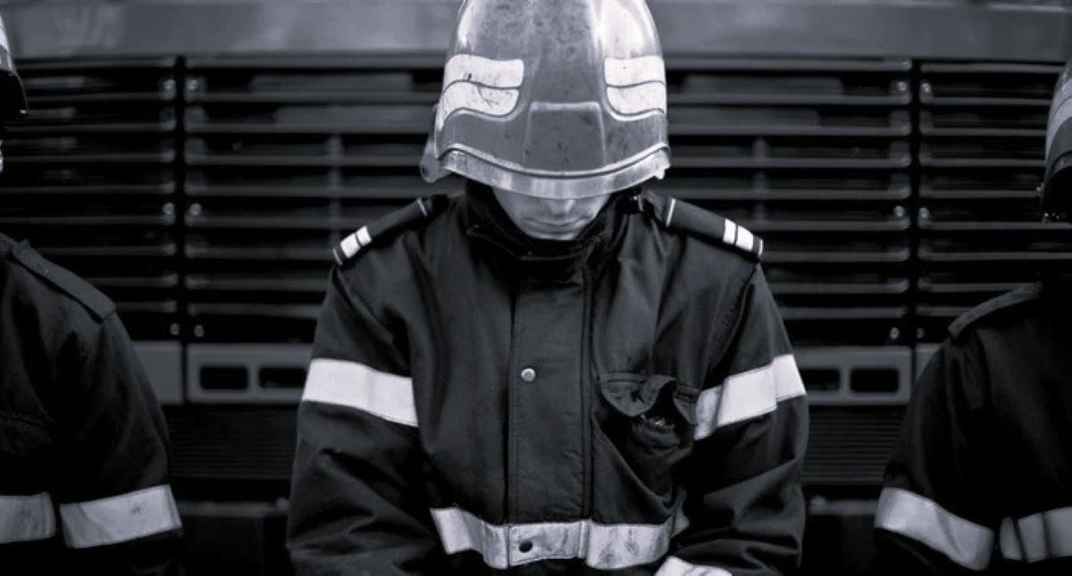 Durere greu de imaginat: Un pompier plecat în misiune și-a găsit fiica de 14 ani moartă