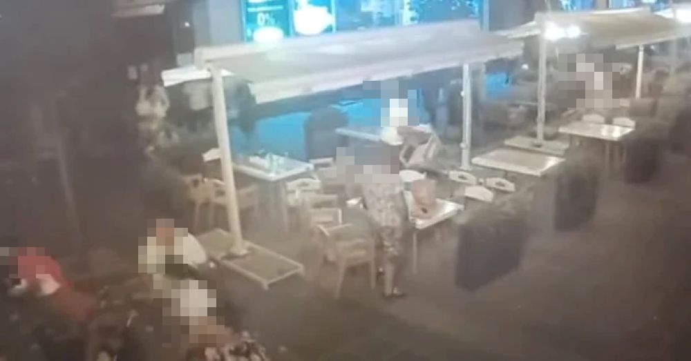 Scandal într-un bar, tânăr reținut de polițiști 