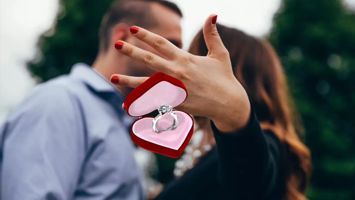 Escrocii „romantici” dau târcoale: CUM pot rămâne îndrăgostiții fără bani în conturi 