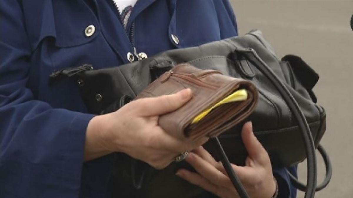 O nouă metodă de înșelătorie face victime: Totul se întâmplă în spații publice