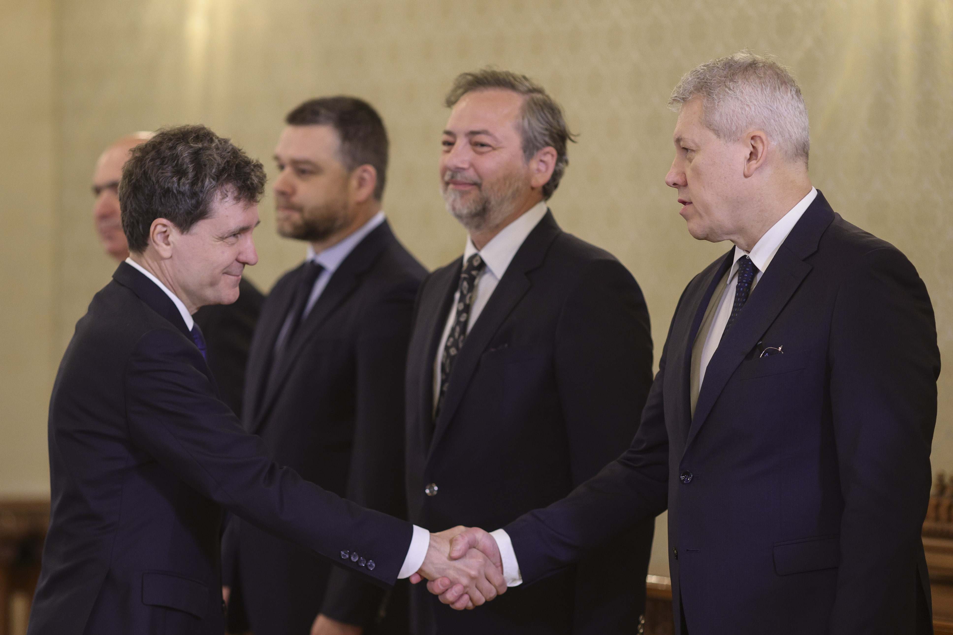 PNL cere PSD o propunere de premier: „Incapacitate de a conduce România”