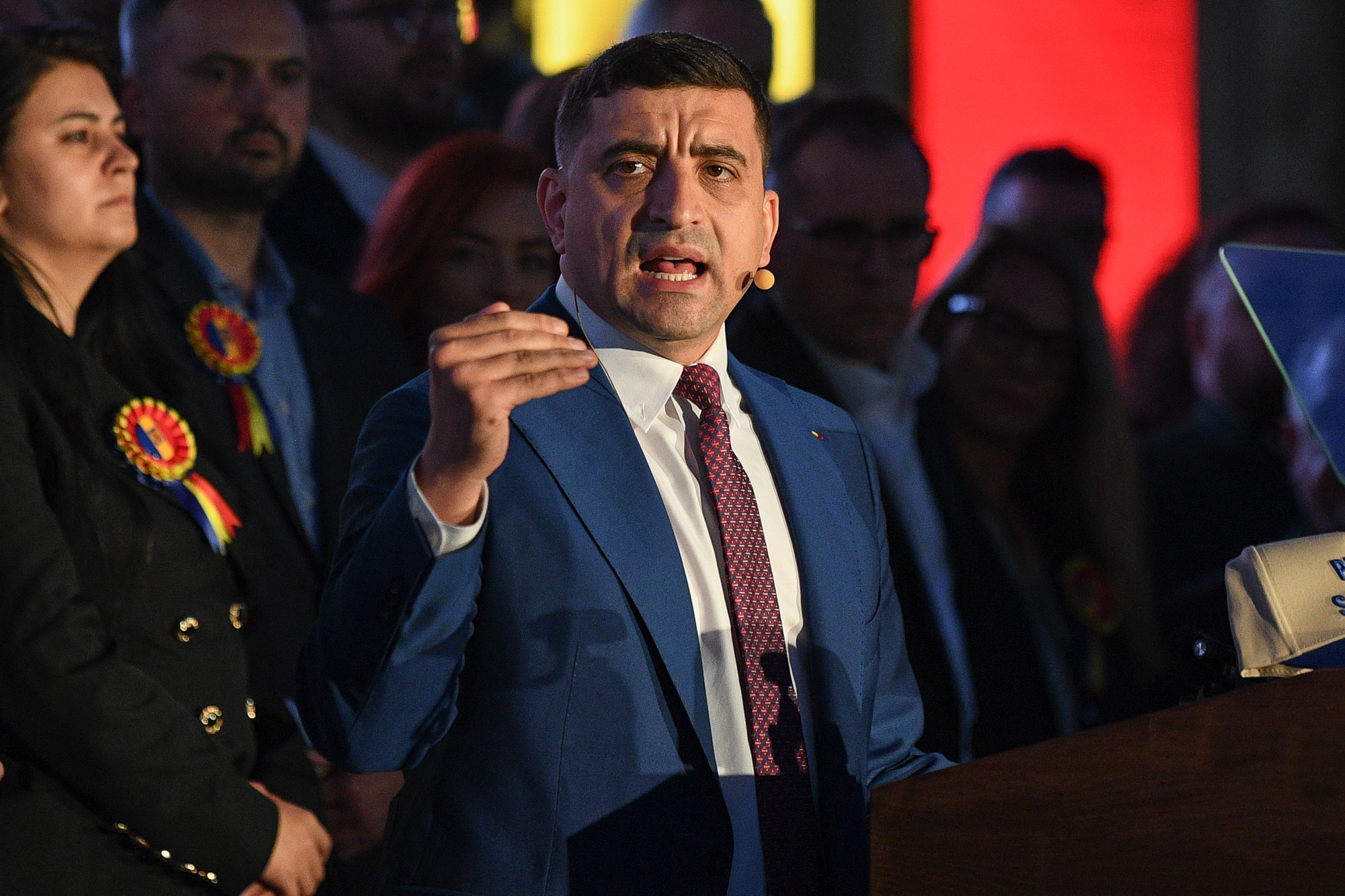 Departament de propagandă AUR, acuzat că funcționează în Parlament. Implicarea lui Mugur Mihăescu