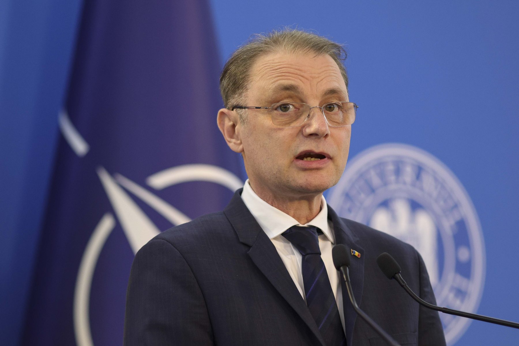 AUR îl cheamă pe Niculescu în Parlament cu date despre deficitul bugetar. PSD cere explicații ministrului Finanțelor și condiționează votarea rectificării bugetare