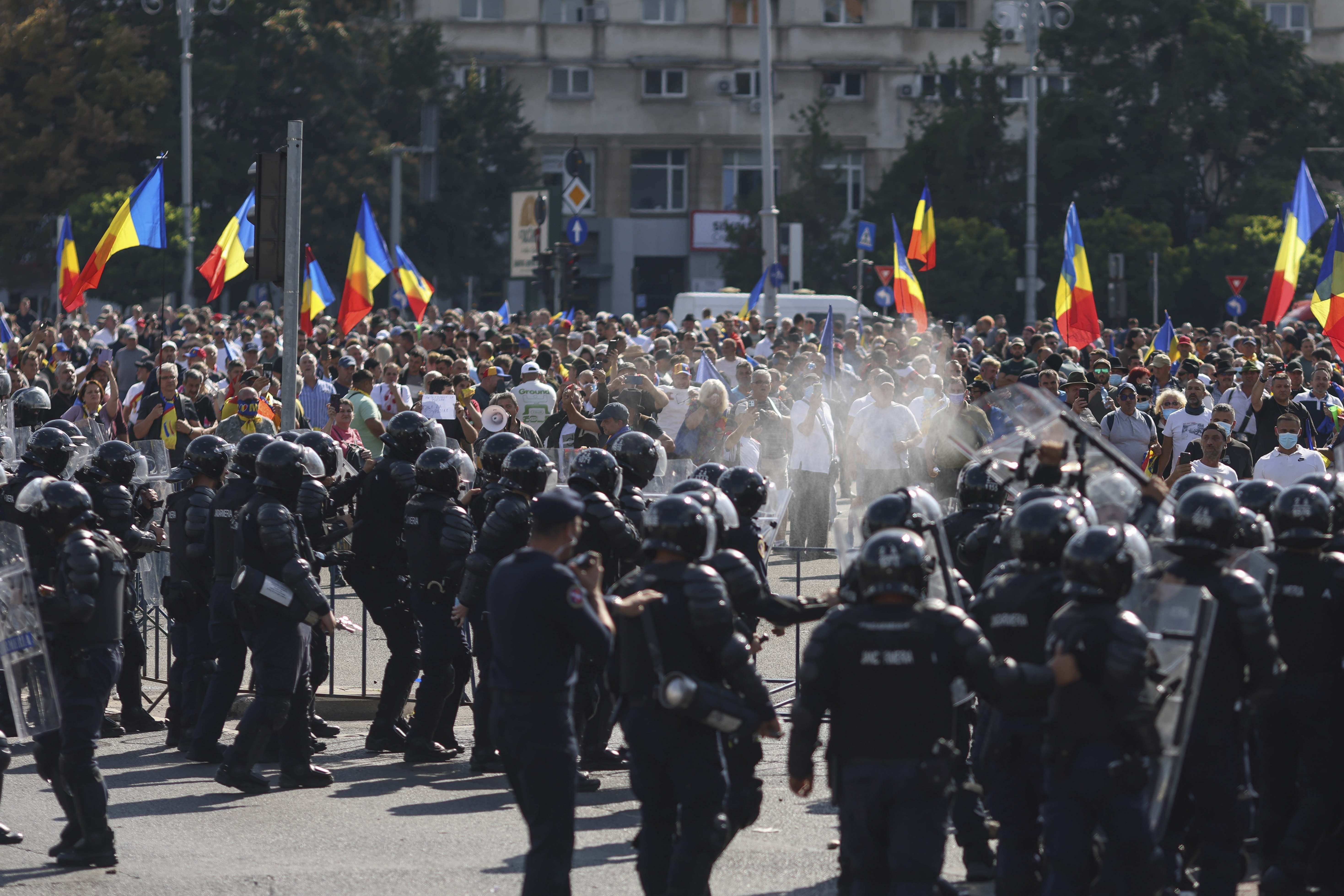 „Nu vă jucați cu focul!”. Reacții ale politicienilor la protestele violente din Piața Victoriei