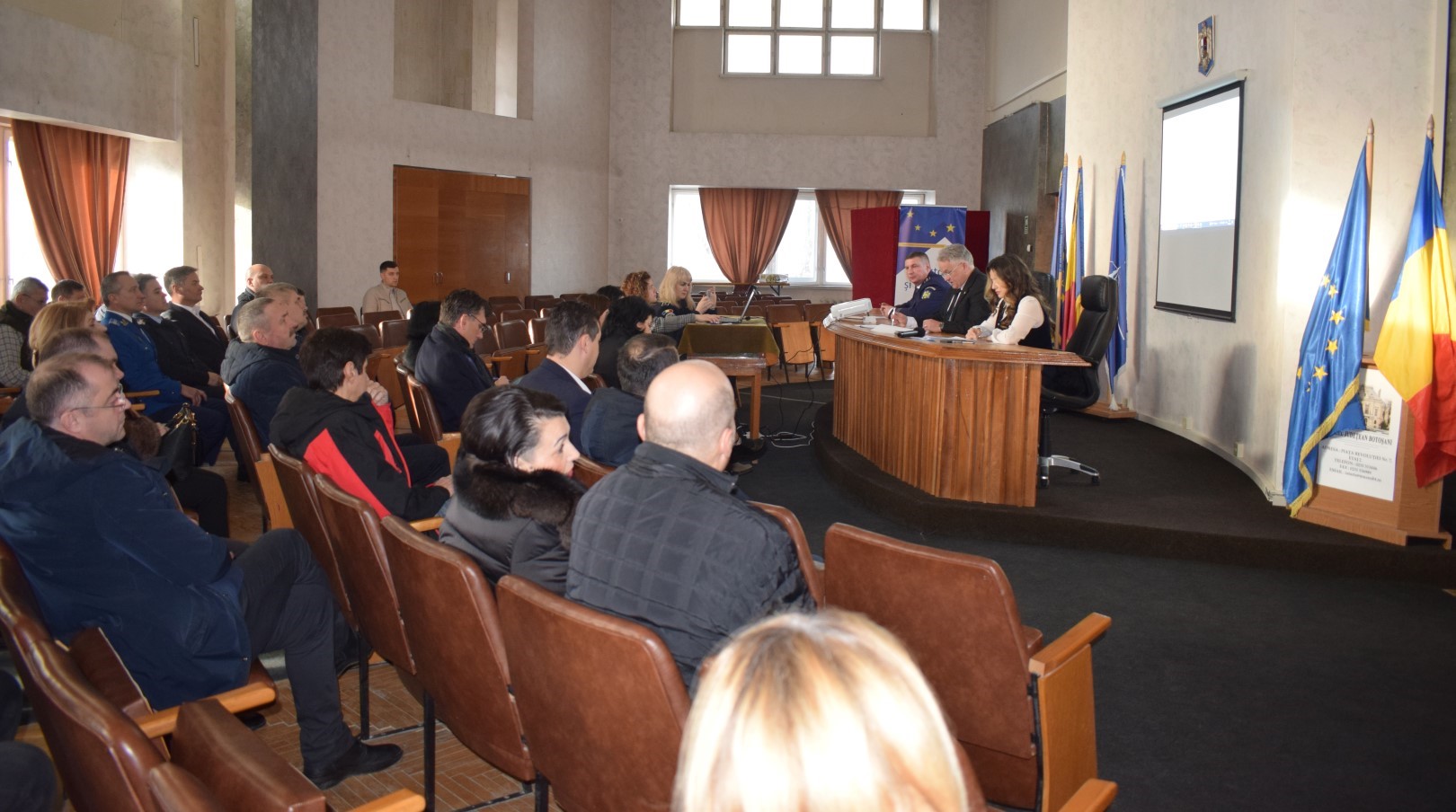 Prefectul NU mai vrea ședințe sforăitoare: A REDUS numărul directorilor din colegiu și deschide ușile instituțiilor - DOCUMENT