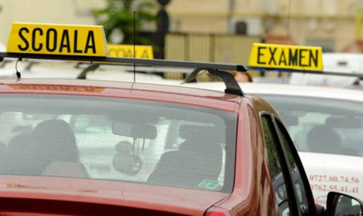 Instructori auto controlați de polițiști: Doi dintre ei au fost amendați