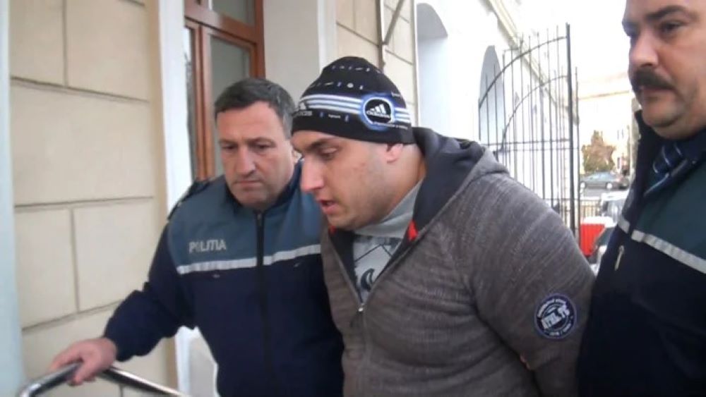 Mai puțini ani de închisoare pentru individul care a lovit un polițist cu sabia în cap, pedeapsa dată la Botoșani redusă substanțial 