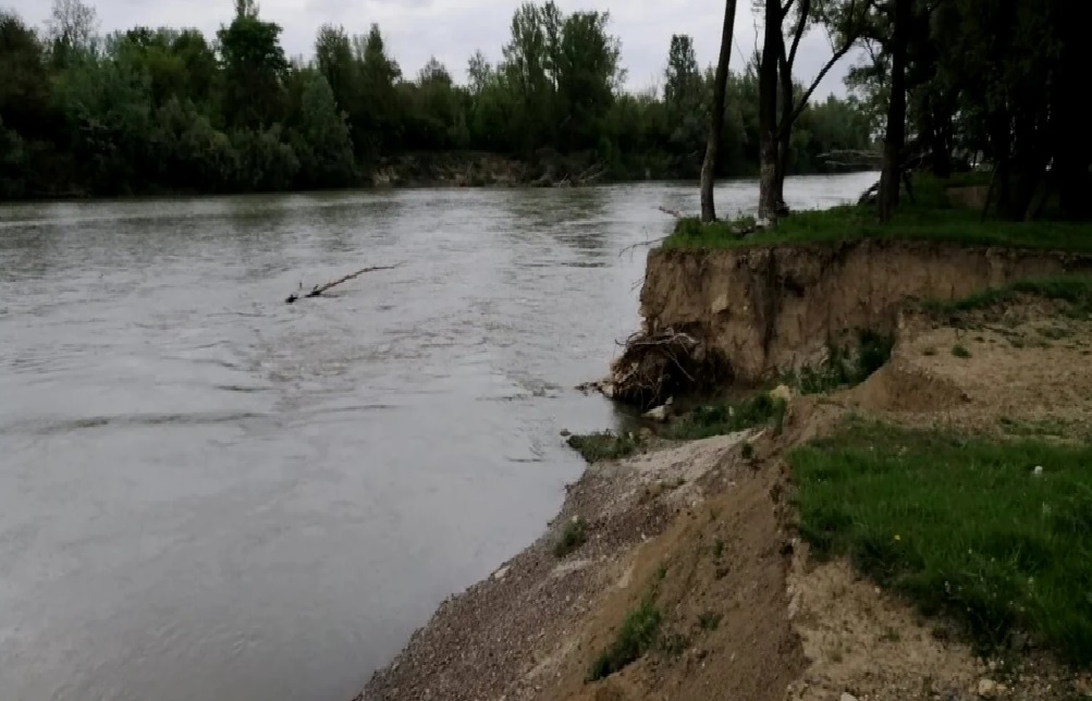 Sătenii din județul Botoșani care trăiesc un adevărat coșmar atunci când plouă