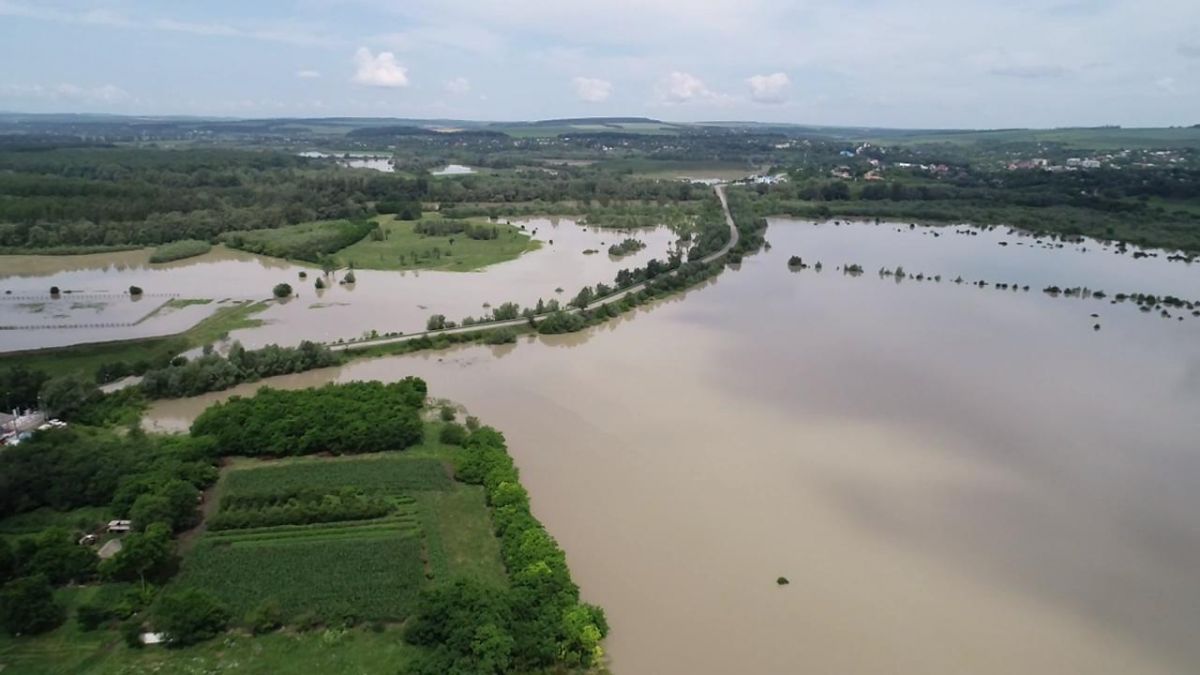 RISC de inundații pe Prut și Bașeu, măsuri luate de pompierii botoșăneni