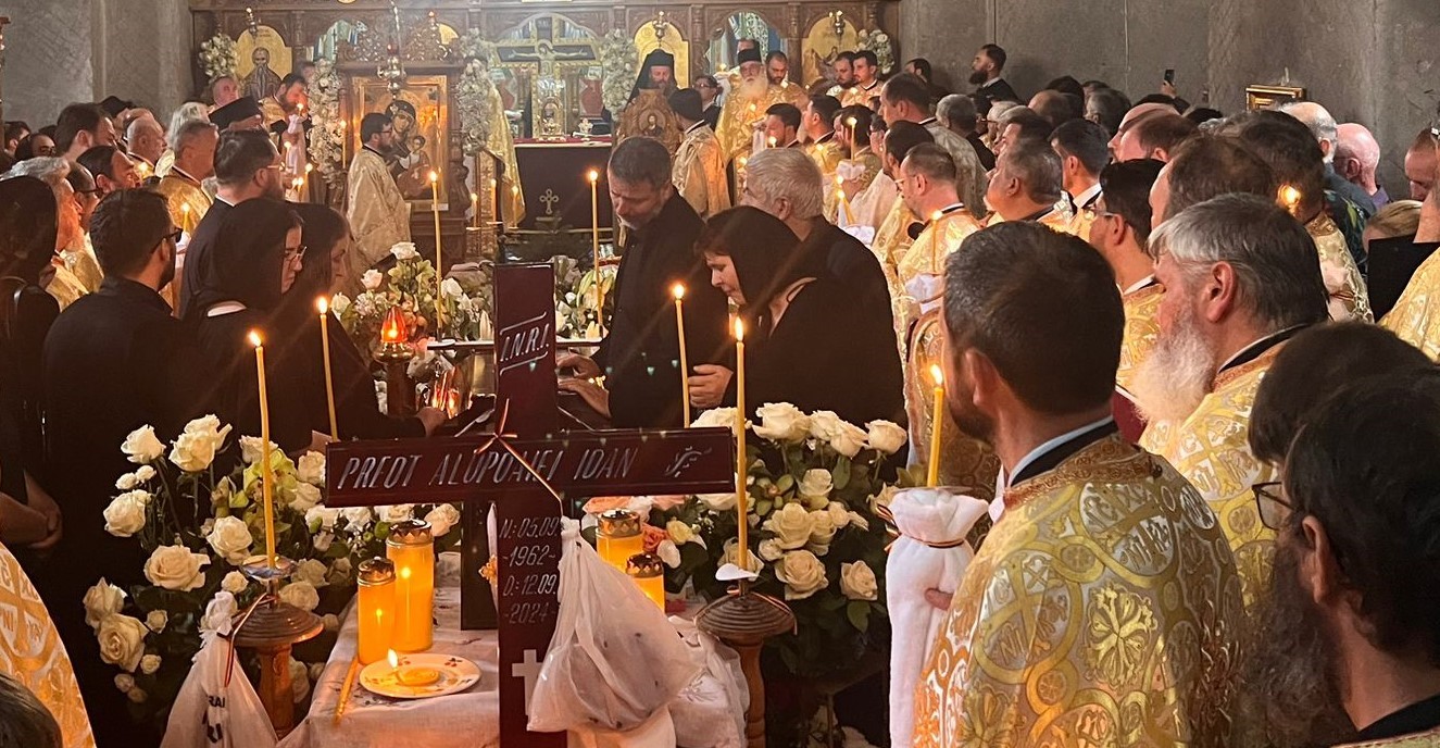 Fiica părintelui Ioan, mesaj dureros în ziua înmormântării: M-ai văzut mireasă și ai plecat/ Mama te așteaptă în prag