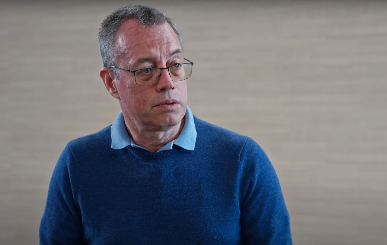 Miliardarul român care refuză să părăsească catedra: „Nu e vorba doar de bani”