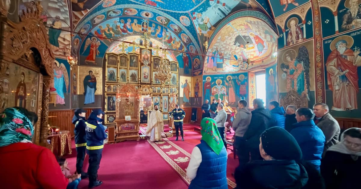 Pompierii botoșăneni au intrat în biserici: lecții de prevenire a incendiilor pentru credincioși