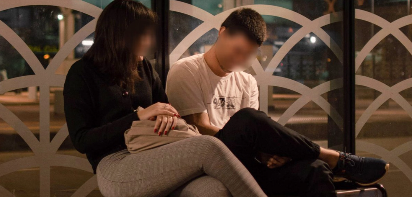 iubiti amendati in statia de autobuz