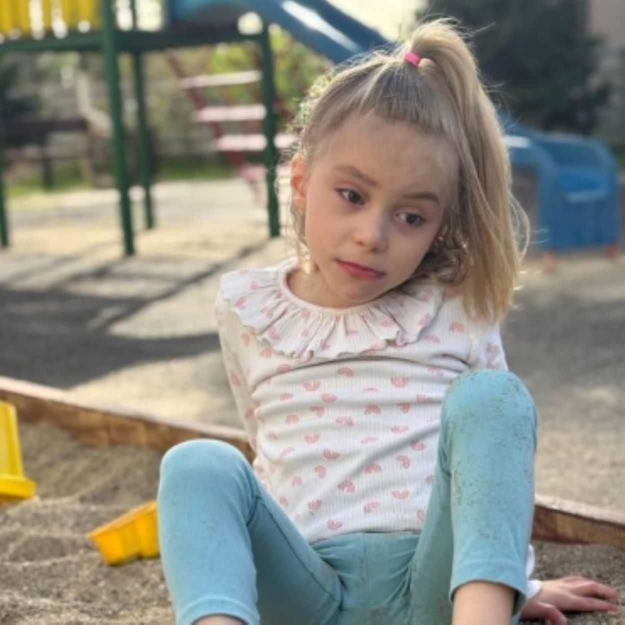 o fetita de opt ani are nevoie de ajutor