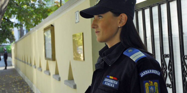 Jandarmeria schimbă strategia: Jandarmii nu vor mai păzi instituțiile, ministrul îi trimite la patrulare 