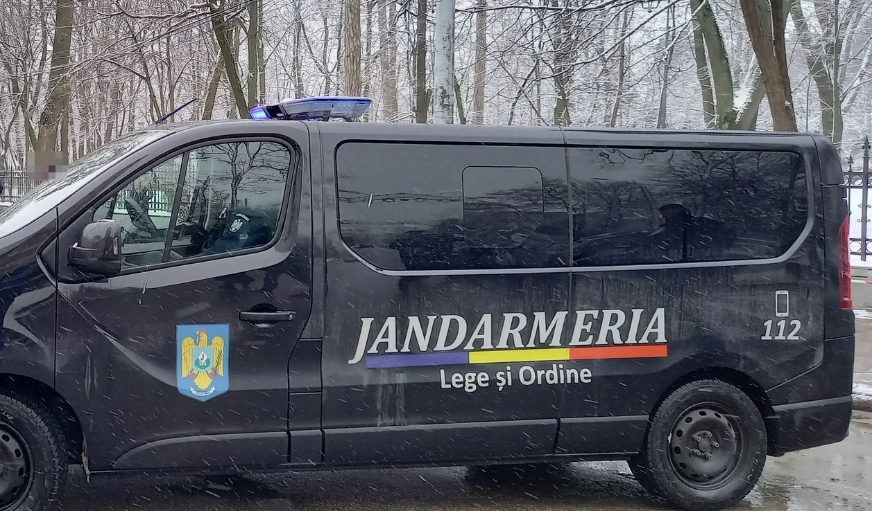 Doi bărbați prinși cu droguri de jandarmii botoșăneni 